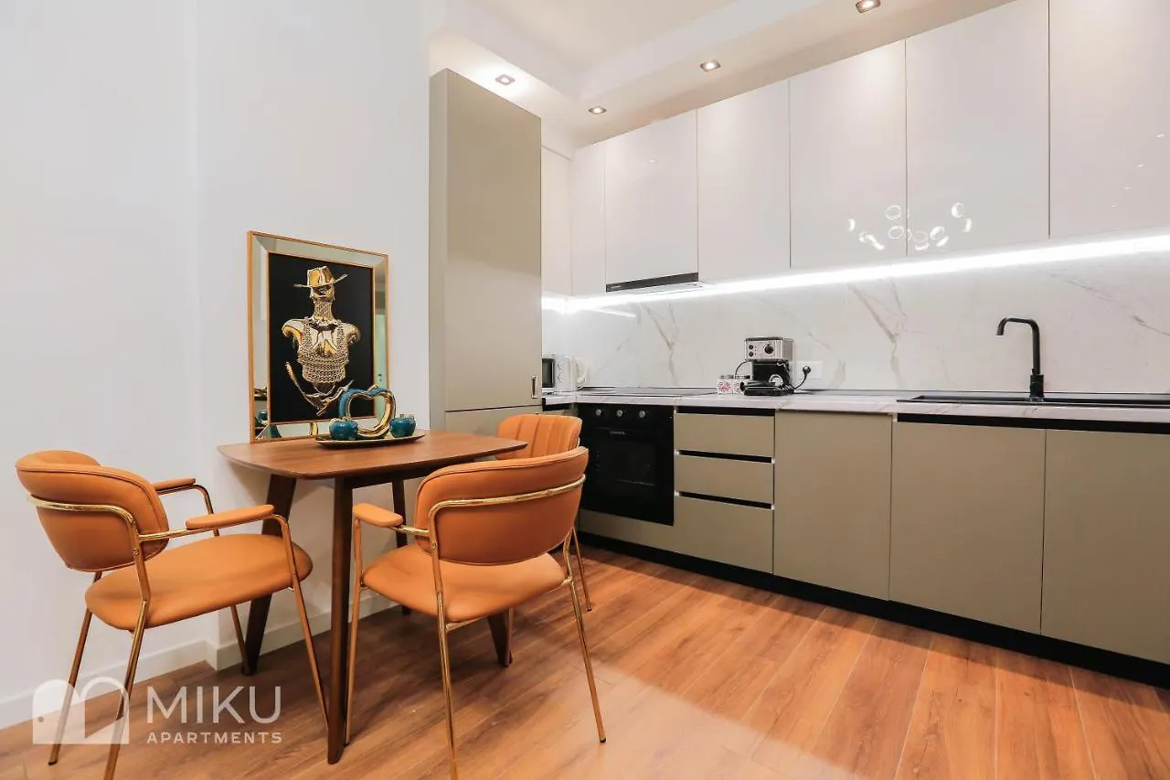 Miku Apartment - Lux 2Bd Apartment At City Center Tirana