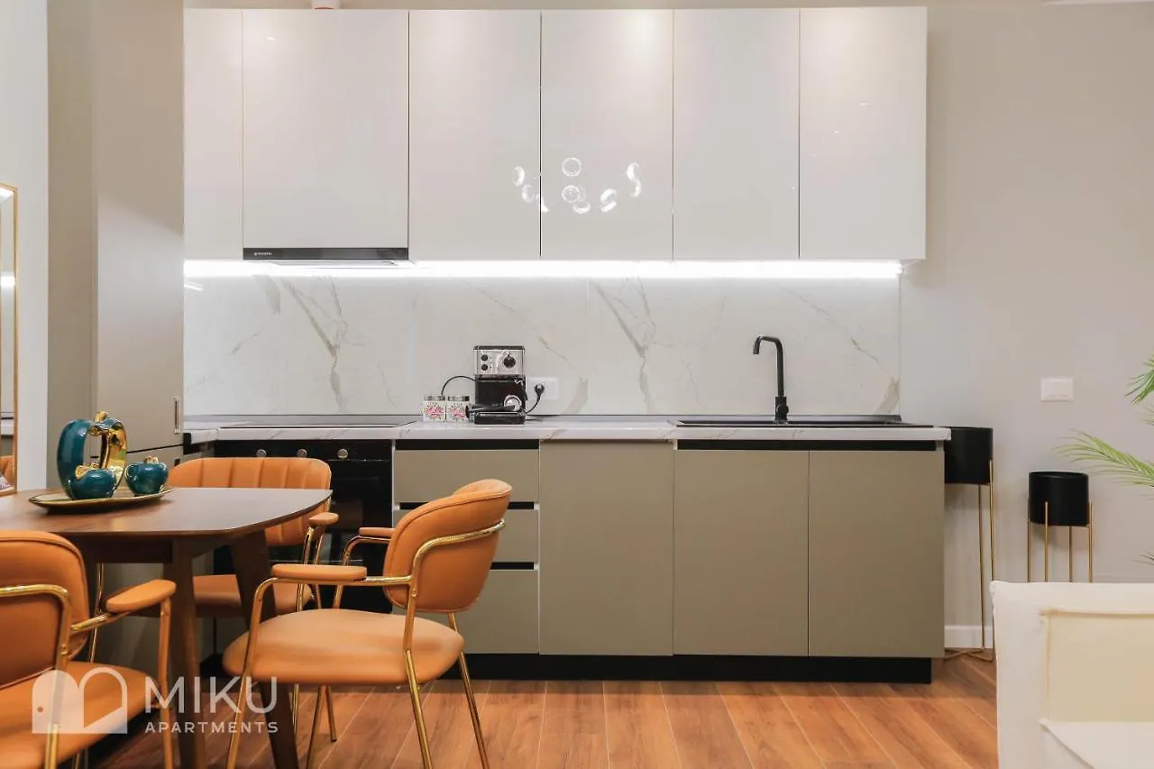 Miku Apartment - Lux 2Bd Apartment At City Center Tirana 0*,